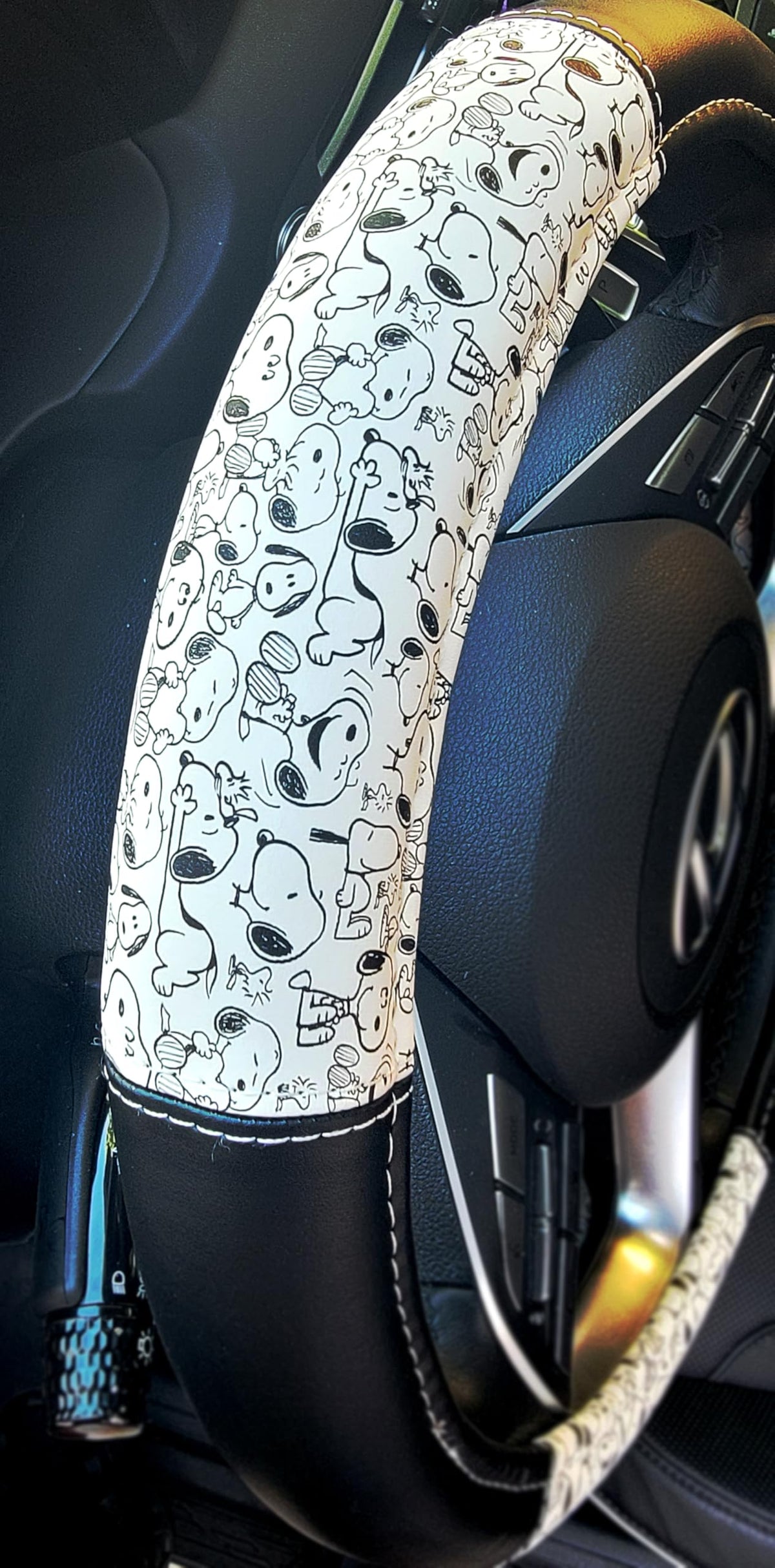 Yupbizauto Peanuts Snoopy Expression Design Steering Wheel Cover, Black and White, Leather Material, 14.5-15 Inch Diameter, Universal Fit with Contrast Stitching, Bundled with Air Freshener - Yupbizauto