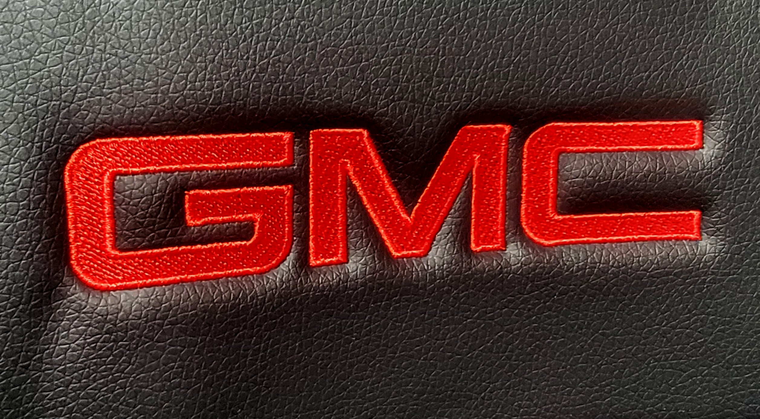 Pair of Plasticolor Premium 3 Piece Sideless Car Truck or SUV Seat Cover with GMC Logo and Cargo Pocket Compatible with GMC - Yupbizauto
